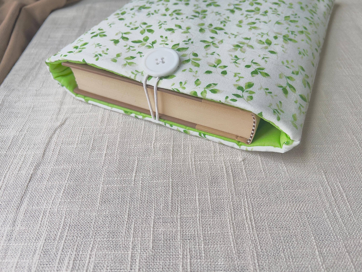 Green Ivy Padded Book/Tablet Sleeve
