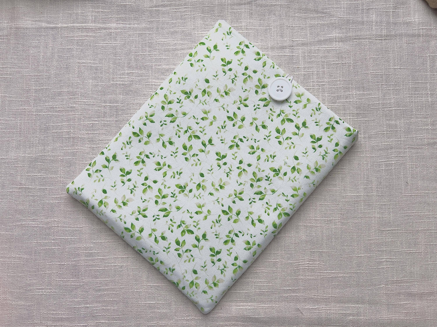 Green Ivy Padded Book/Tablet Sleeve