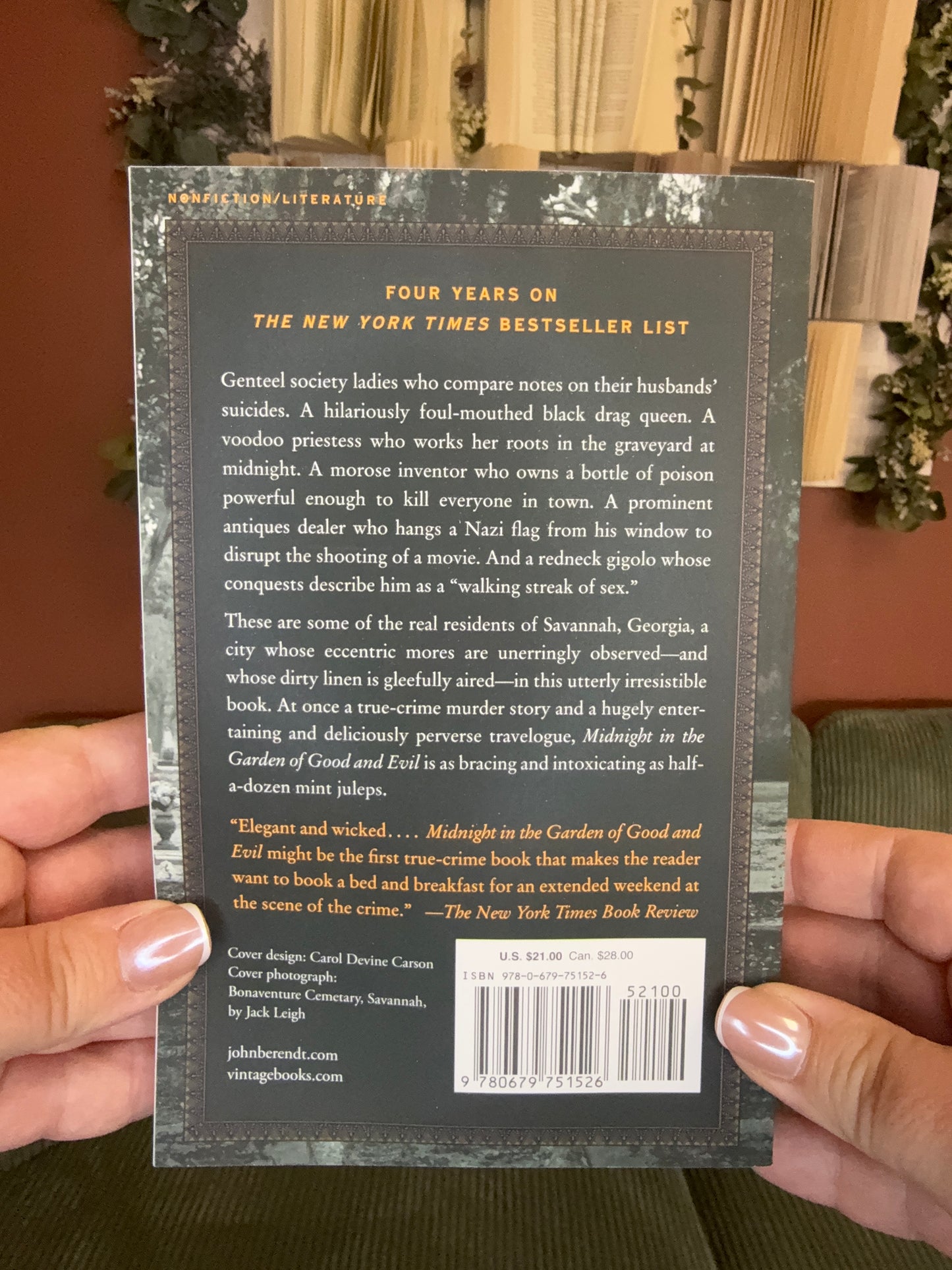 Midnight In The Garden of Good and Evil by John Berendt