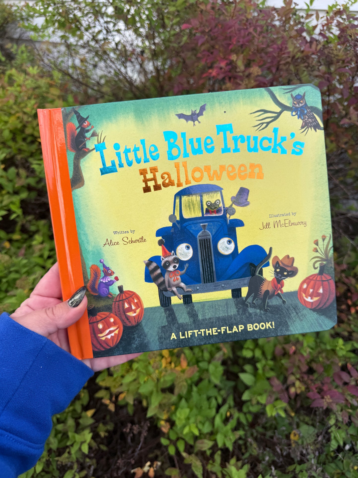 Little Blue’s Truck Halloween (Flip the Flap Book)