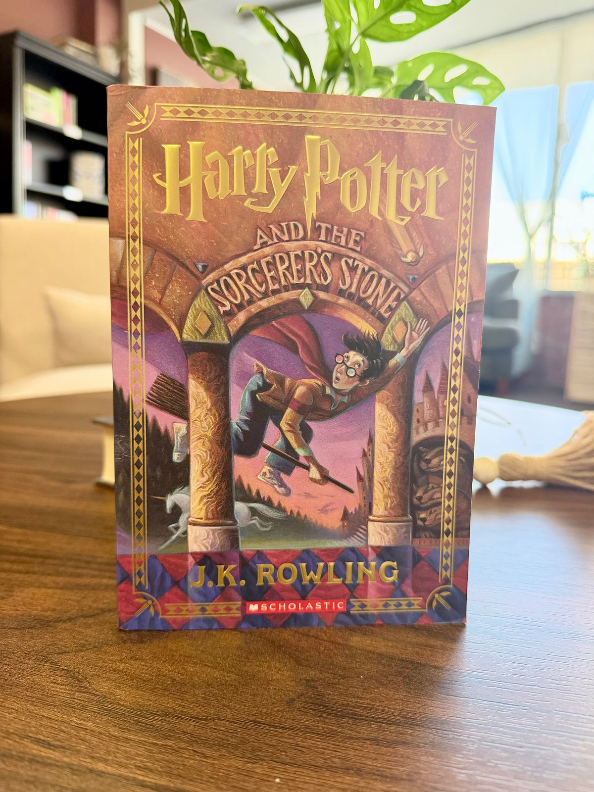 Harry Potter And The Sorcerer's Stone (Stenciled Edges)