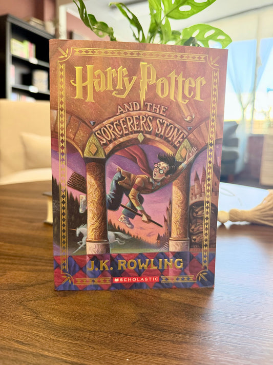 Harry Potter And The Sorcerer's Stone (Stenciled Edges)