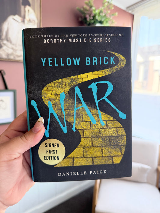 Yellow Brick War by Danielle Paige